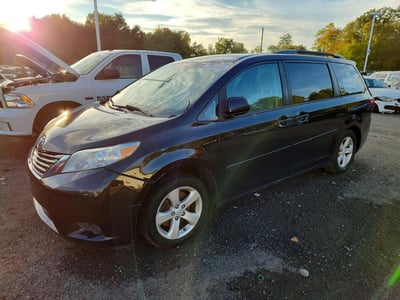 5TDKZ3DCXHS****** 2017 Toyota Sienna