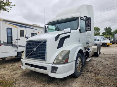 4V4NC9EGXFN****** 2015 Volvo VNL