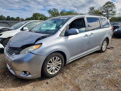 5TDYK3DC7BS****** 2011 Toyota Sienna