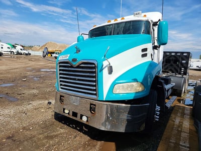 1M1AE07Y03W****** 2003 Mack Cx613 Vision