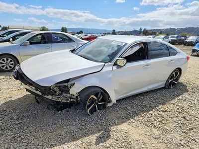 1HGCV1F32JA****** 2018 Honda Accord