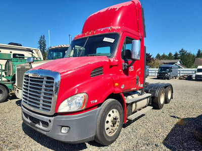 3AKJGBDV8ES****** 2014 Freightliner Cascadia