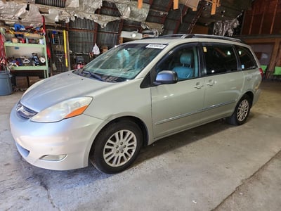5TDZK22CX8S****** 2008 Toyota Sienna