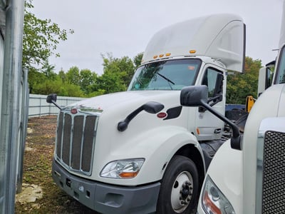 1XPBA48X6JD****** 2018 Peterbilt 579