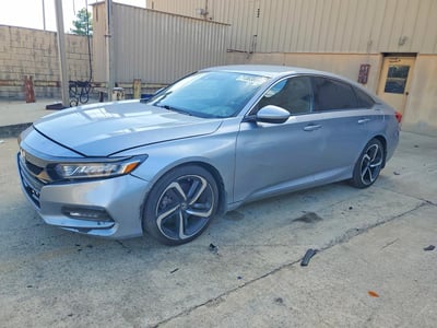 1HGCV1F37JA****** 2018 Honda Accord