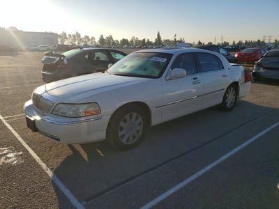 1LNHM83W53Y****** 2003 Lincoln Town Car