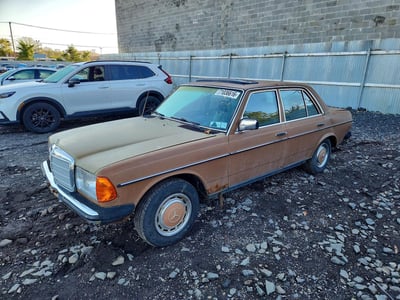 WDB12312010****** 1982 Mercedes-Benz 200d
