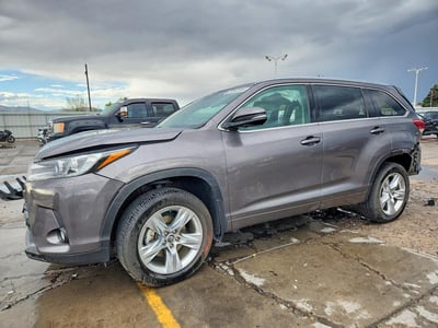 5TDDZRFH0HS****** 2017 Toyota Highlander