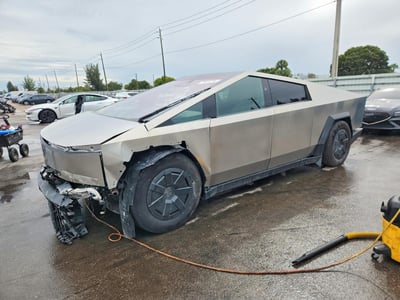 7G2CEHED4RA****** 2024 Tesla Cybertruck