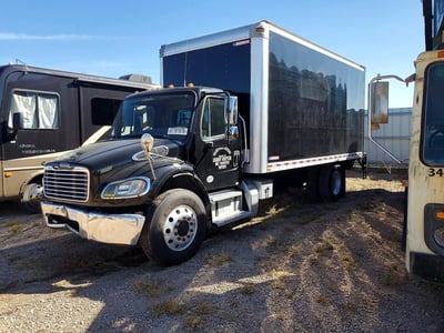 3ALACWFC9KD****** 2019 Freightliner M2 106 Medium Duty