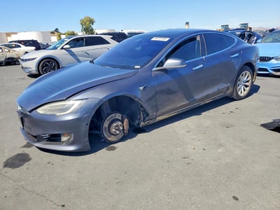 5YJSA1E23JF****** 2018 Tesla Model S