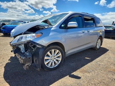 5TDJK3DC0FS****** 2015 Toyota Sienna