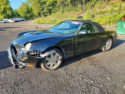 1FAHP60AX2Y****** 2002 Ford Thunderbird