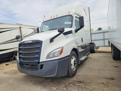 3AKBHHDV8LS****** 2020 Freightliner Cascadia 126