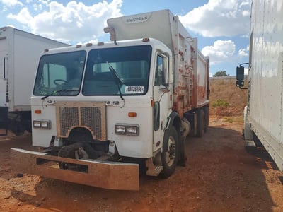 3BPZL00X4BF****** 2011 Peterbilt 320