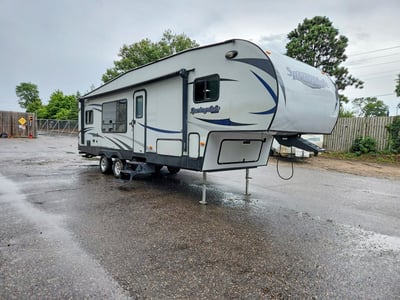 4YDF28025F3****** 2015 Keystone Springdale