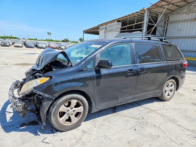 5TDKK3DC1FS****** 2015 Toyota Sienna
