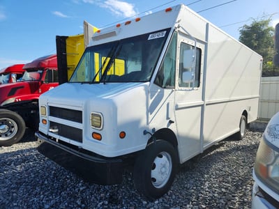 4UZAANBW22C****** 2002 Freightliner MT45 Chassis