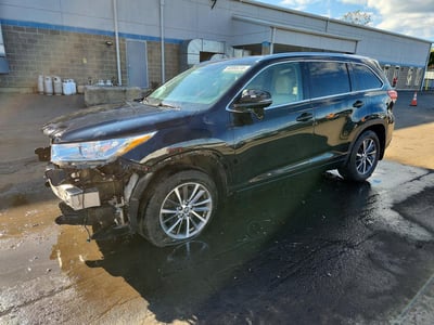 5TDJZRFH0JS****** 2018 Toyota Highlander