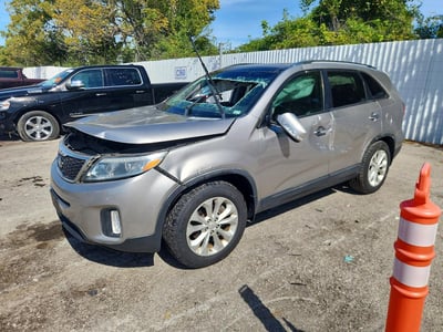 5XYKU4A78FG****** 2015 Kia Sorento