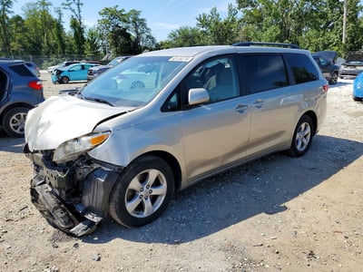 5TDKZ3DC5HS****** 2017 Toyota Sienna