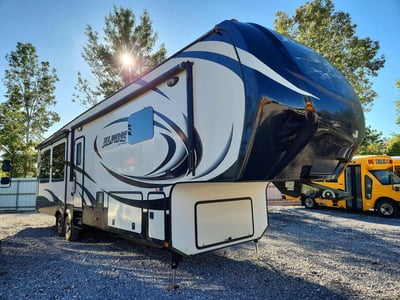 4YDF35321EE****** 2014 Keystone Trailers