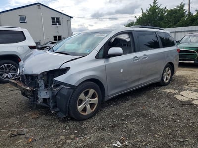 5TDKK3DC9GS****** 2016 Toyota Sienna