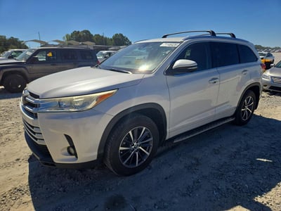 5TDKZRFH6HS****** 2017 Toyota Highlander