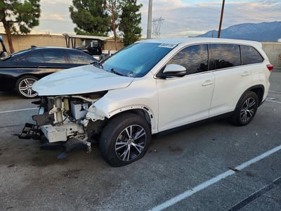 5TDZZRFH6KS****** 2019 Toyota Highlander
