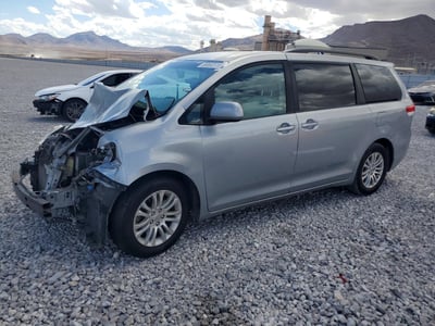 5TDKK3DC7BS****** 2011 Toyota Sienna