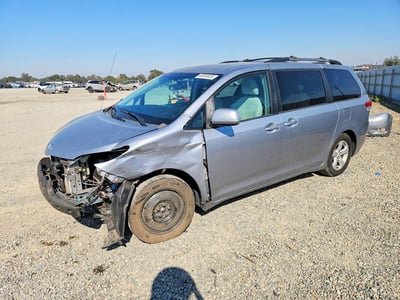 5TDKK3DC1BS****** 2011 Toyota Sienna