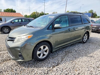 5TDKZ3DC9JS****** 2018 Toyota Sienna