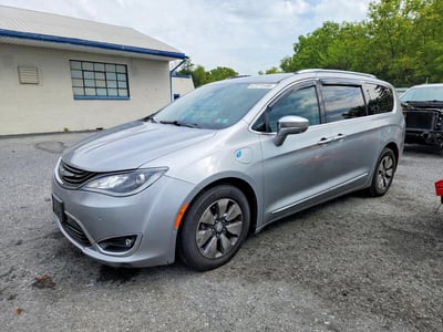 2C4RC1N70JR****** 2018 Chrysler Pacifica