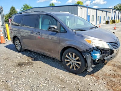 5TDJK3DC0CS****** 2012 Toyota Sienna