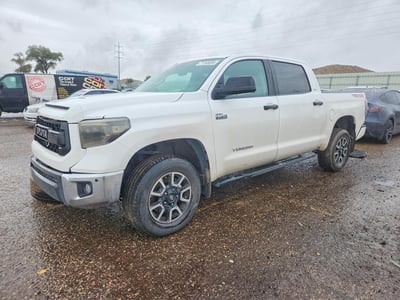 5TFDW5F1XHX****** 2017 Toyota Tundra