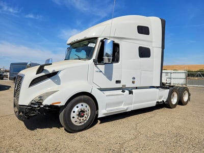 4V4NC9EH8PN****** 2023 Volvo VNL
