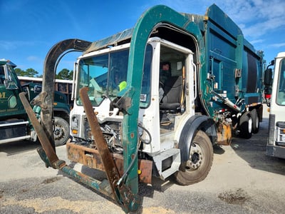 1M2AV04C1GM****** 2016 Mack Mru613