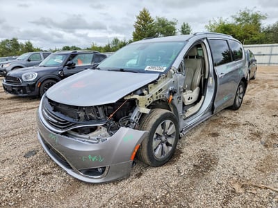 2C4RC1N7XHR****** 2017 Chrysler Pacifica