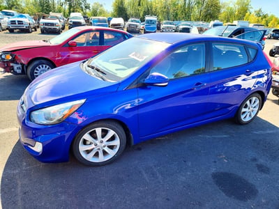 KMHCU5AEXDU****** 2013 Hyundai Accent