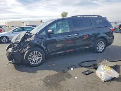 5TDYZ3DC5HS****** 2017 Toyota Sienna
