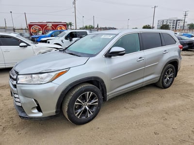 5TDZARFH1JS****** 2018 Toyota Highlander