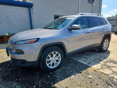 1C4PJMCS1HD****** 2017 Jeep Cherokee