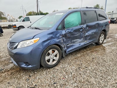 5TDKZ3DC5HS****** 2017 Toyota Sienna
