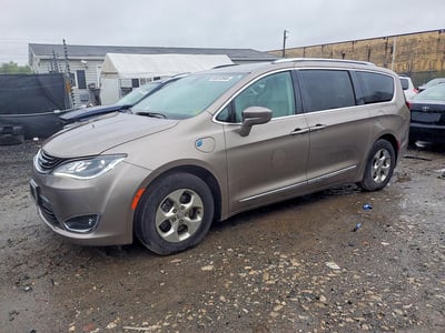 2C4RC1L70JR****** 2018 Chrysler Pacifica Hybrid