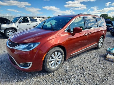 2C4RC1EG8JR****** 2018 Chrysler Pacifica