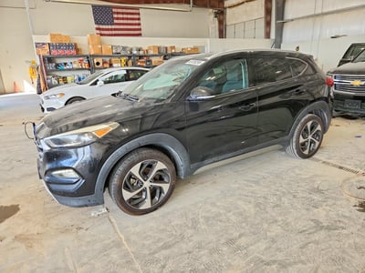 KM8J33A27HU****** 2017 Hyundai Tucson