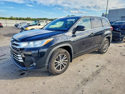 5TDJZRFH4HS****** 2017 Toyota Highlander