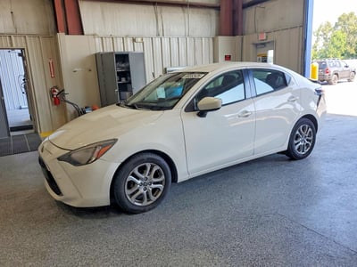 3MYDLBYV0JY****** 2018 Toyota Yaris