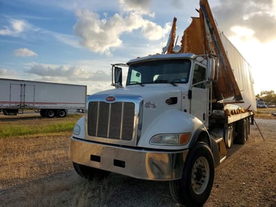 2NP3LJ0X5LM****** 2020 Peterbilt 348