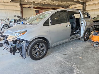 5TDEZ3DC8KS****** 2019 Toyota Sienna